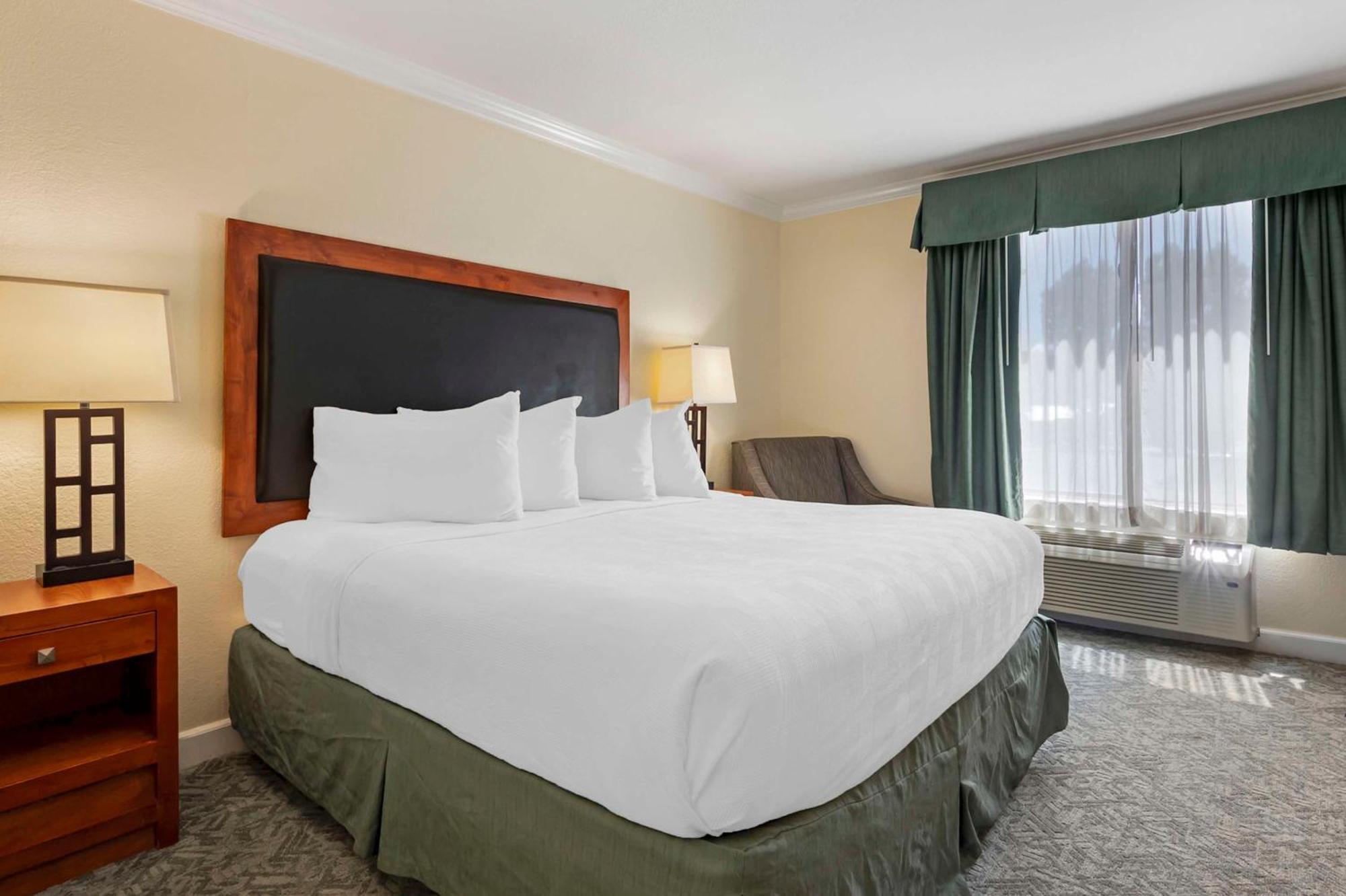 เบสต์ เวสเทิร์น พลัส อีเกิล ลอดจ์ แอนด์ สวีท Hotel ภายนอก รูปภาพ